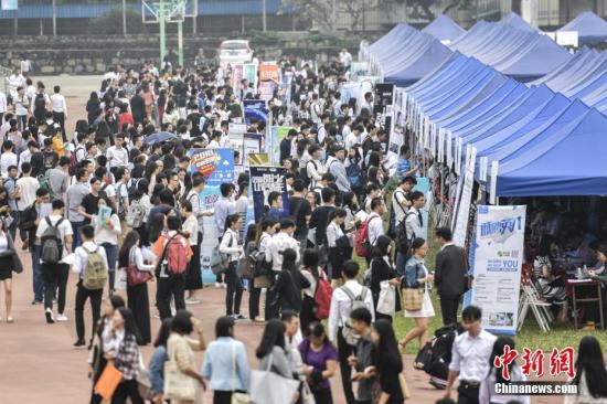 2017年全国就业人员七点七亿 留学回国人员总数超300万